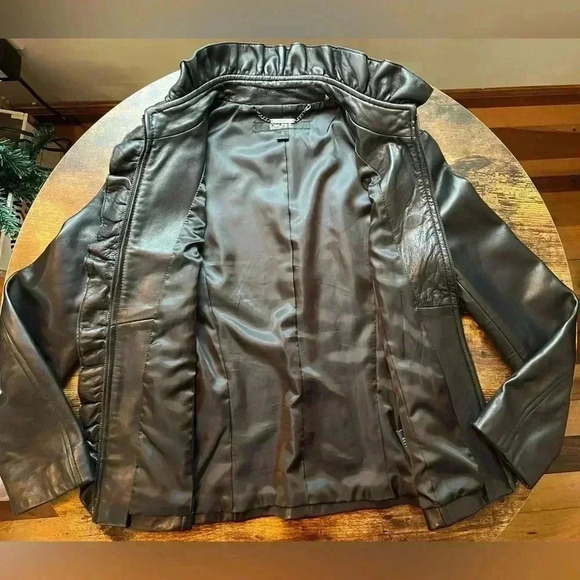 DKNY Donna Karan New York| ladies lambskin moto style leather jacket. Size: S - Picture 8 of 16
